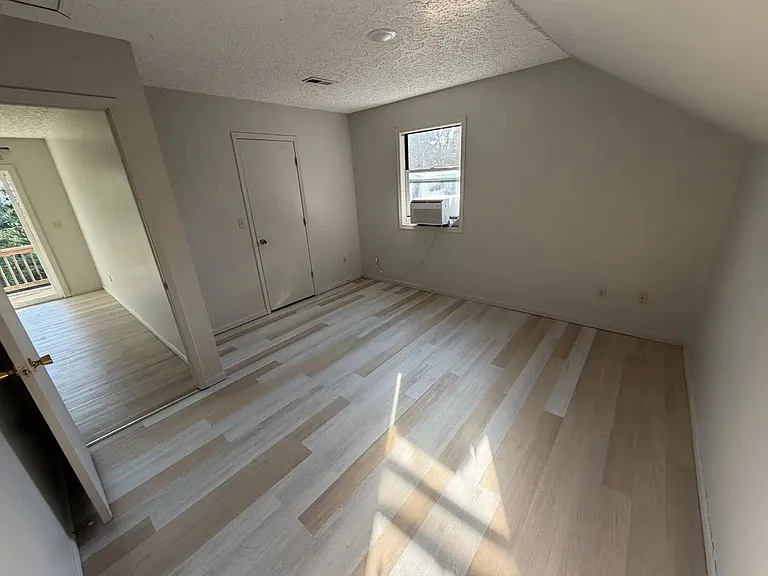 1 bed, 1.0 bath, $625 — Photo 8