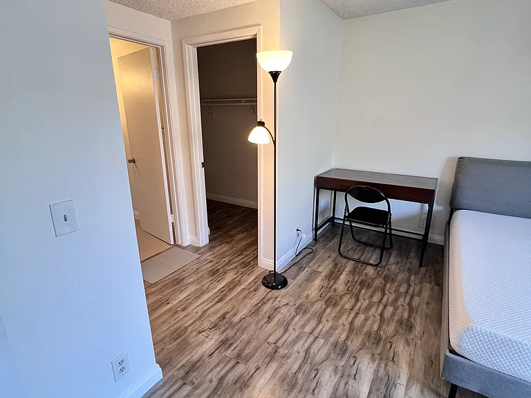 527 S Orange Ave — Photo 3