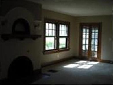 4th image of 1584 N Euclid Ave