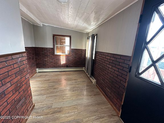 2nd image of 124 Greenview Dr Unit 2