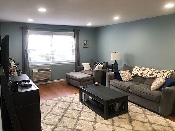 4th image of 3662 Park Ave