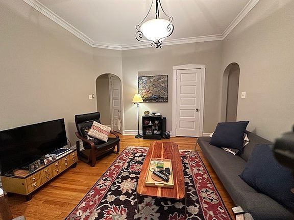 4th image of 1424 W Farragut Ave APT 1W