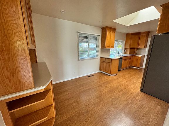 Kitchen table area