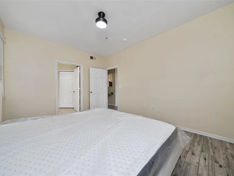 3280 Soho St #201 — Photo 18