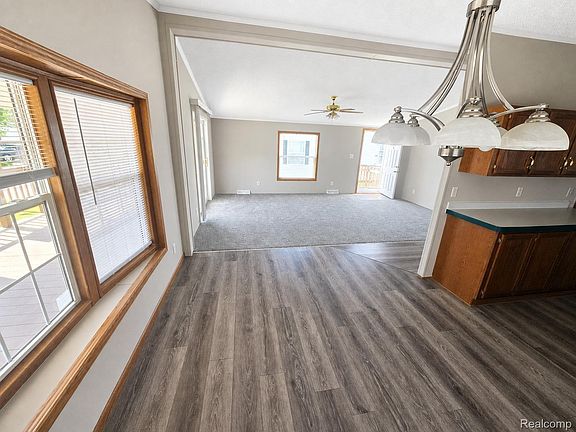 5th image of 305 Aspen Ln