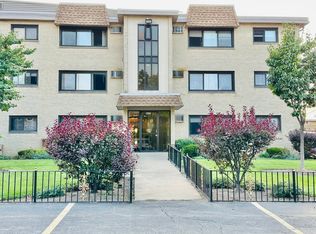 9635 Brandy Ct APT 6, Des Plaines, IL 60016