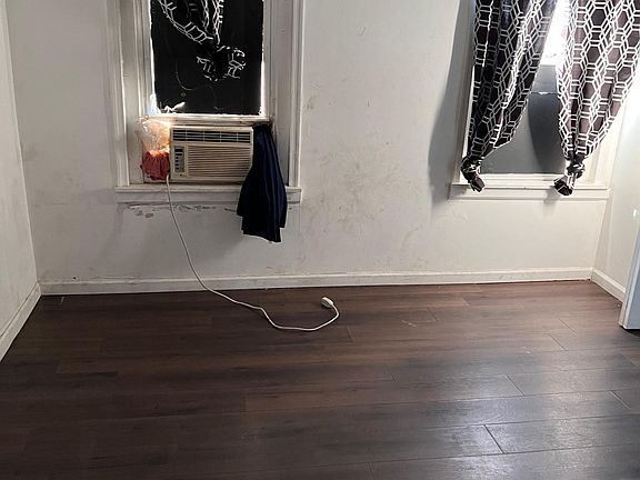 4th image of 601 E Clementine St Floor 1