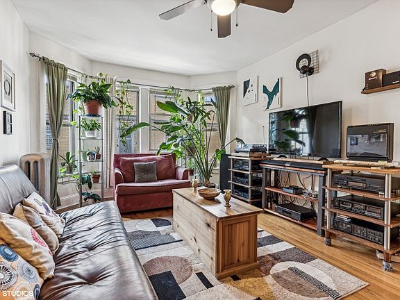 3rd image of 5458 S Cornell Ave APT 3W