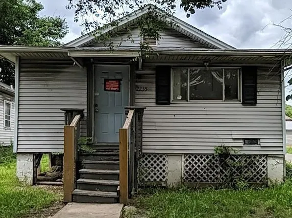 2235 E 23rd St, Granite City, IL 62040