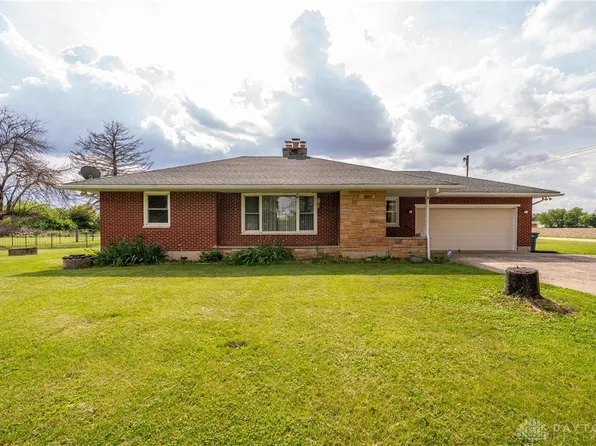 6014 Landis Rd, Brookville, OH 45309