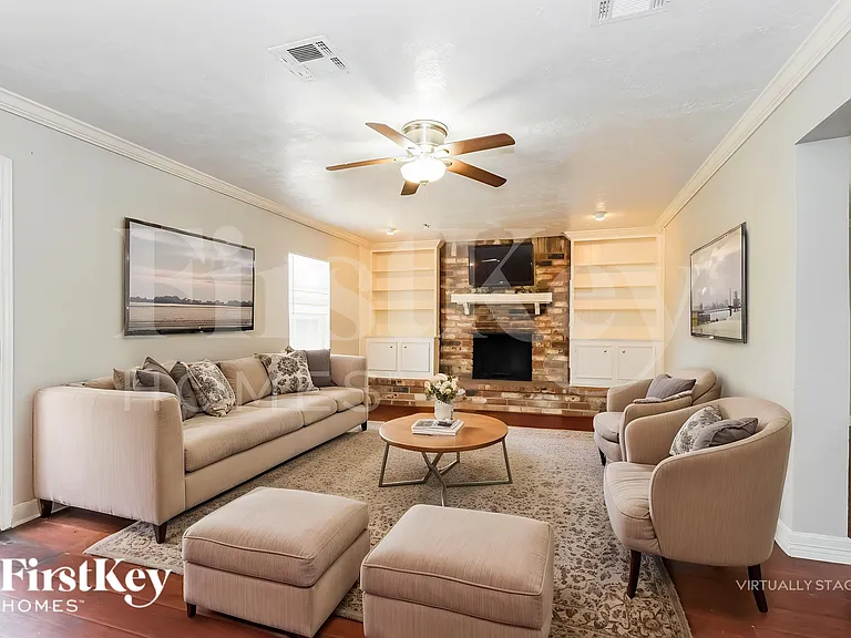 10122 Woodhollow Dr — Photo 4