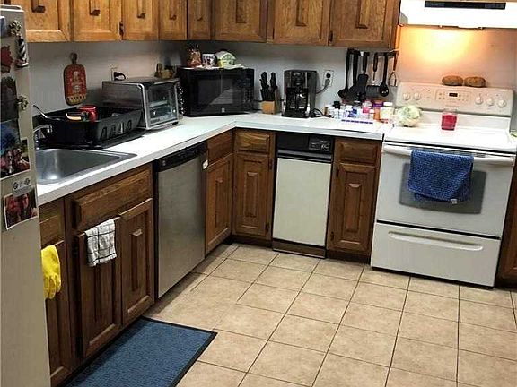 5th image of 44 Blackpine Dr