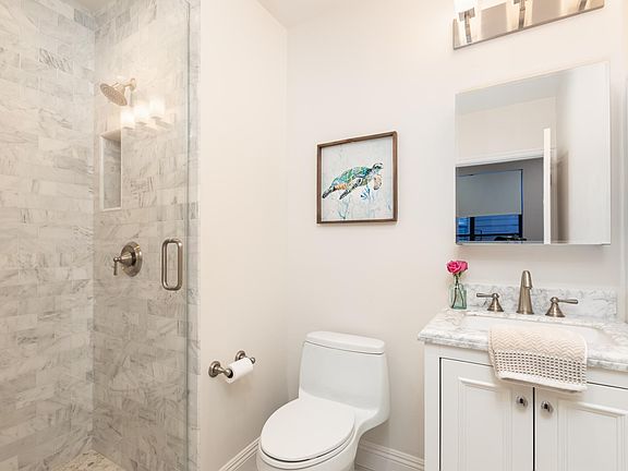 Second Bedroom's ensuite bathroom