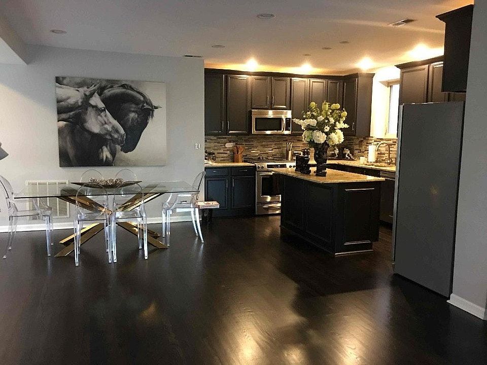 1st image of 310 W Evergreen Ave #27042