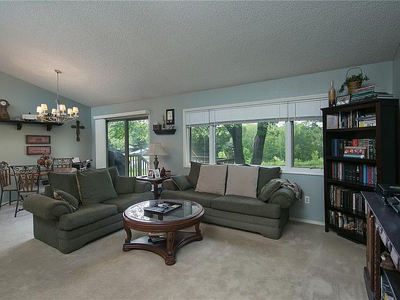 4th image of 4 Rayburn Dr