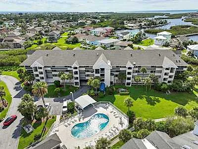 5537 Sea Forest Dr #104