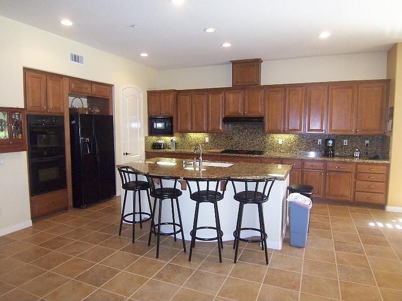2nd image of 738 California Oak Dr