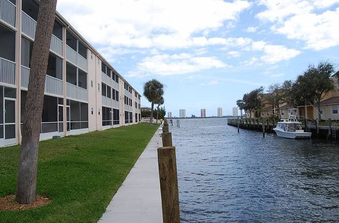 Canal right off intracoas