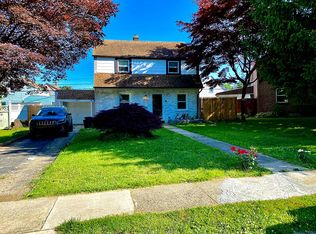 2414 Mole Rd, Secane, PA 19018