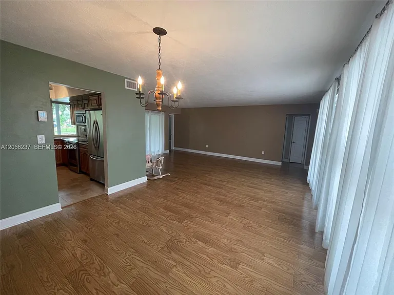 9301 SW 54th St — Photo 37