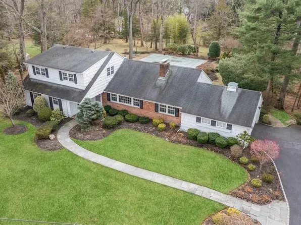 7 The Rise, Woodbury, NY 11797