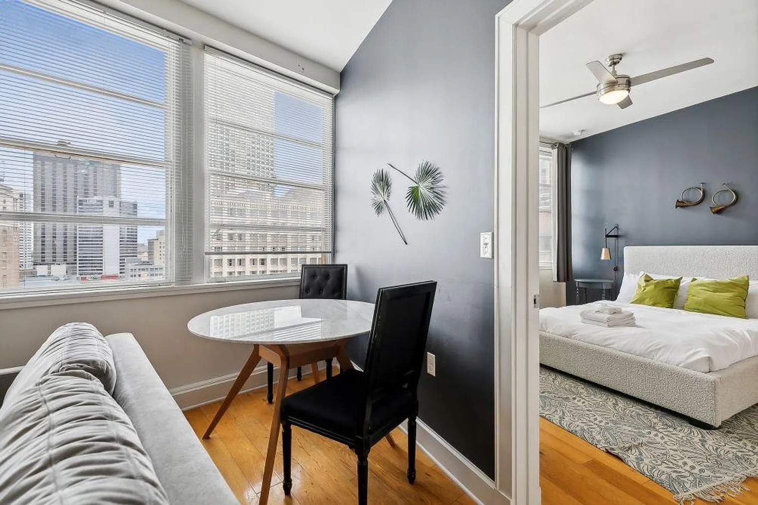 1 bed, 1.0 bath, 430 sqft, $3,156 — Photo 2
