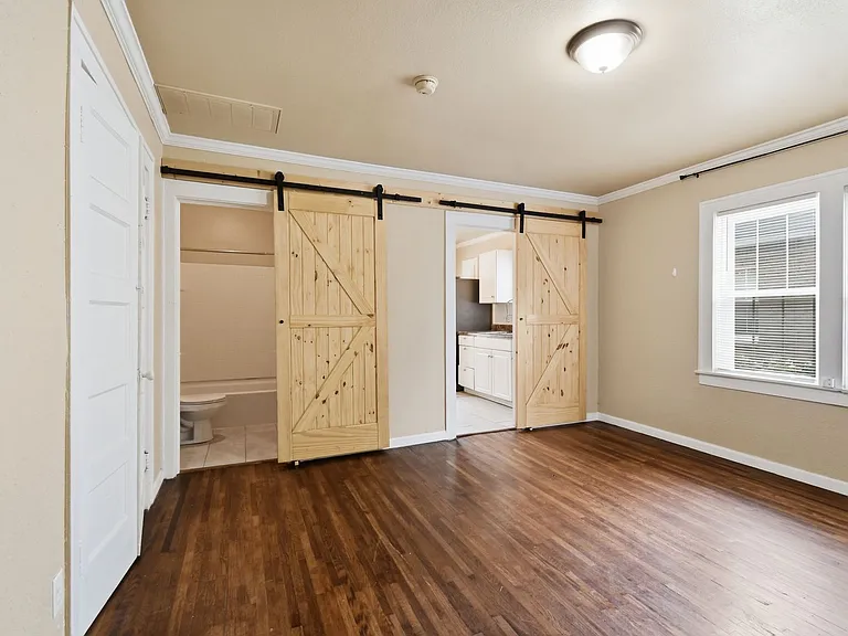 E 8th St Duplex — Photo 30