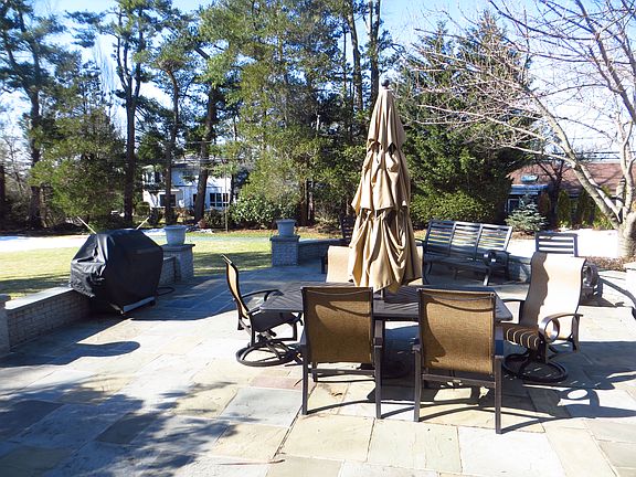 3rd image of 105 Heather Dr