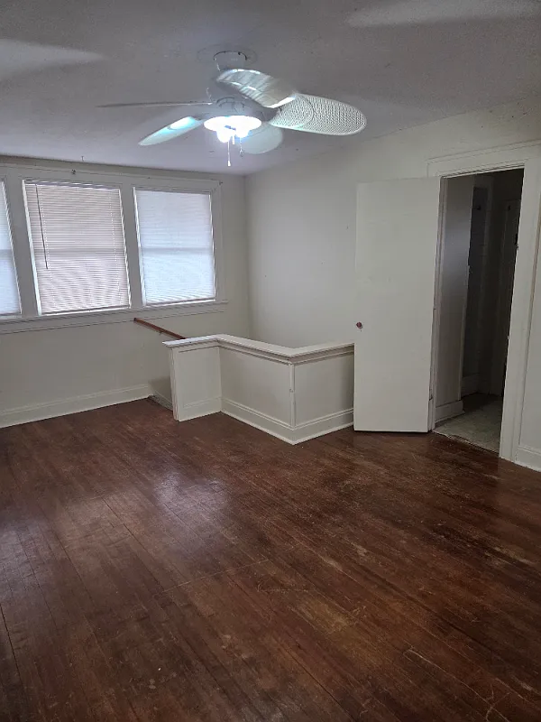 Large 1 BR Riverside Duplex — Photo 3
