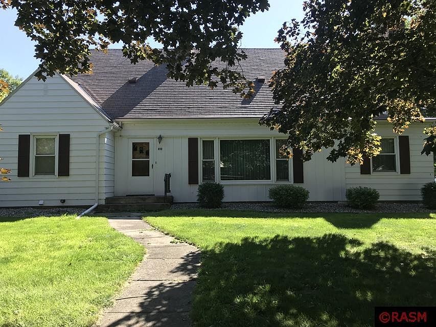 1st image of 412 N Elm St