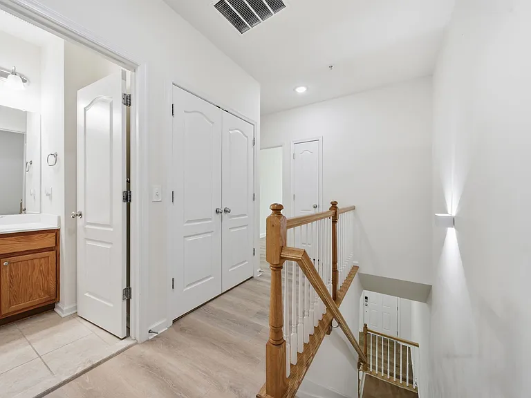 128 Wesmont Dr — Photo 17