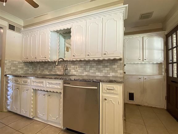 5th image of 300 N 11th St