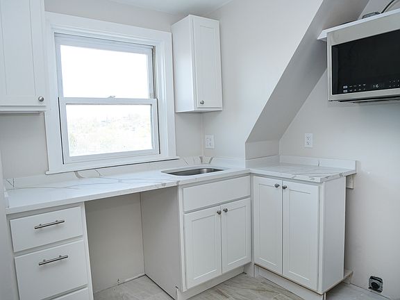 5th image of 25 Garrison Rd APT 4