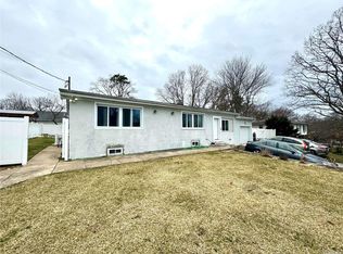 146 N 25th St, Wheatley Heights, NY 11798