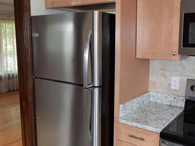 2459 Medford St — Photo 22