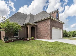 145 Heathwood Dr, Broussard, LA 70518