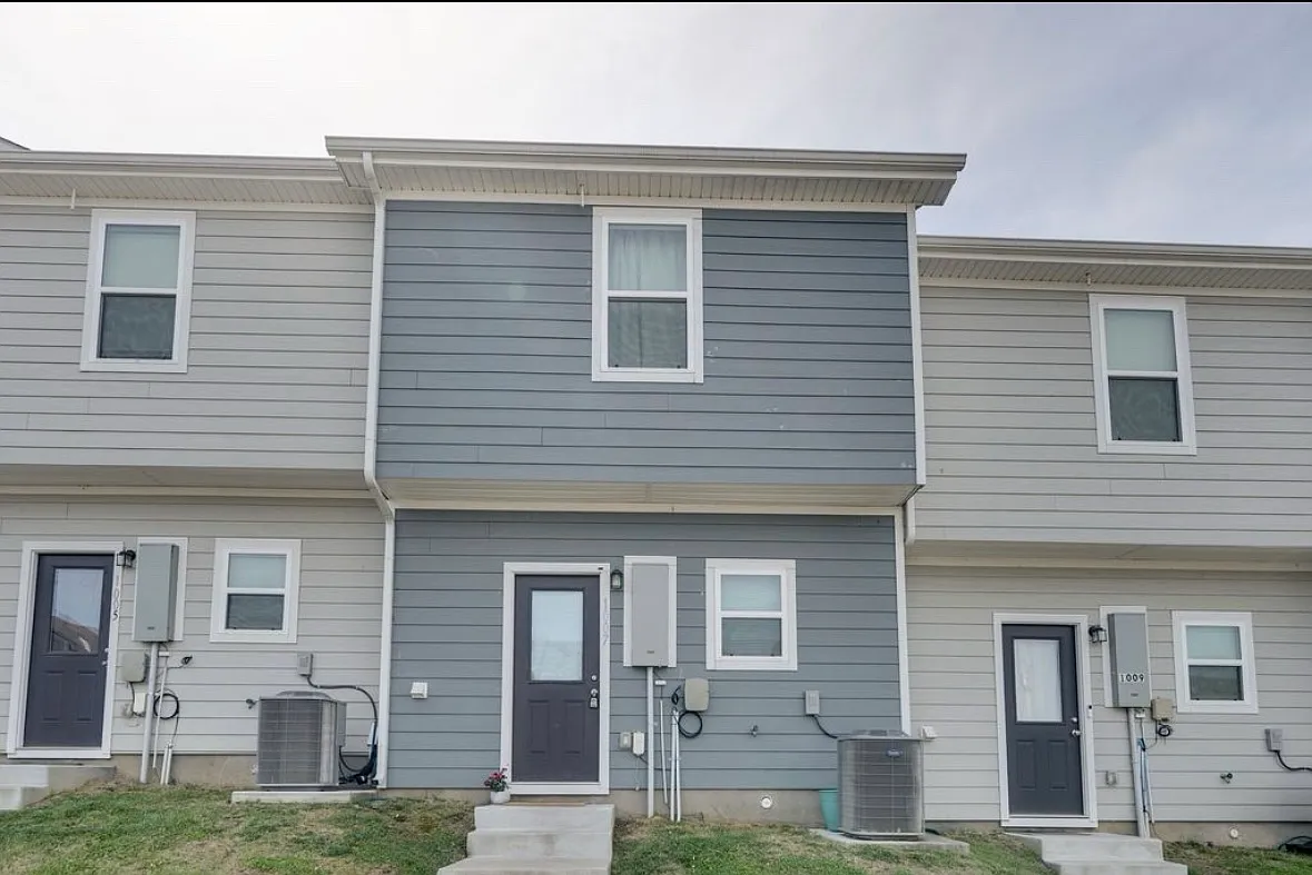 1007 Glen Marcus Dr — Photo 1