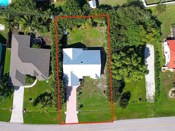 4th image of 1785 SE BERKSHIRE BOULEVARD