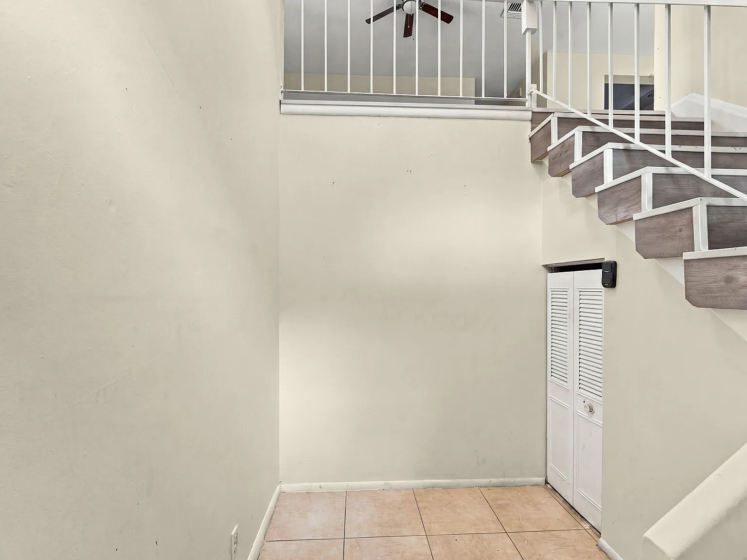 3 bed, 2.0 bath, 1080 sqft, $2,300 — Photo 4