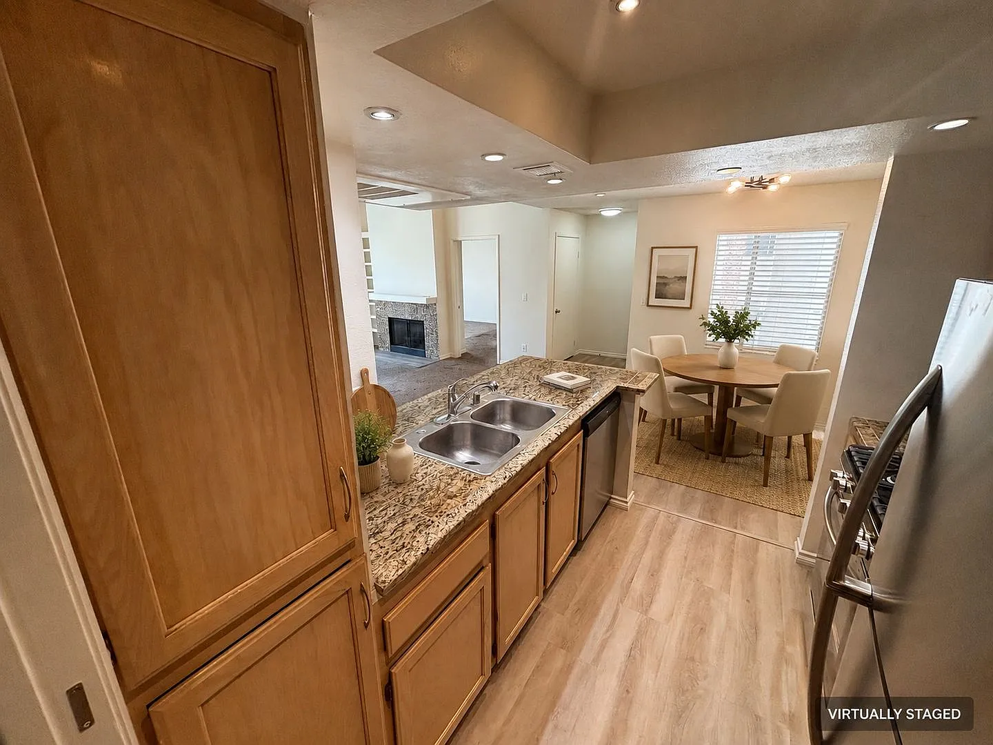 Beautiful 2Bed/2Bath 2nd floor condo located in the Highgate Condos gated community In Summerlin — Photo 4