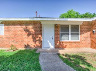 2433 N Nottingham Way, Moore, OK 73160