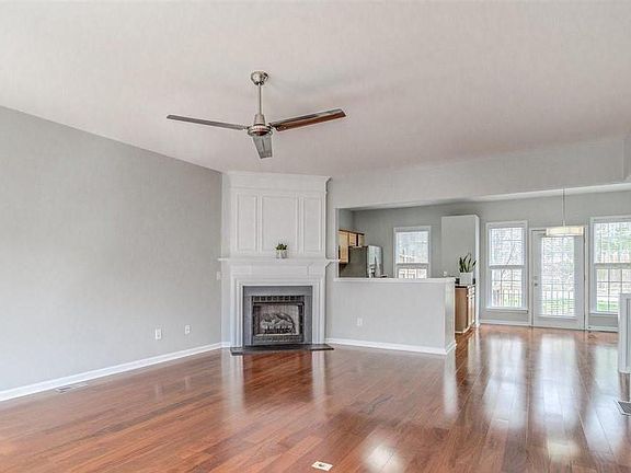 Open floor plan living/dining/kitchen