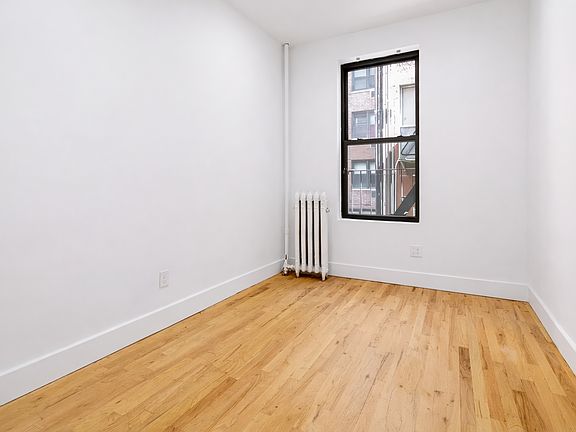 4th image of 229 E 53rd St APT 2R