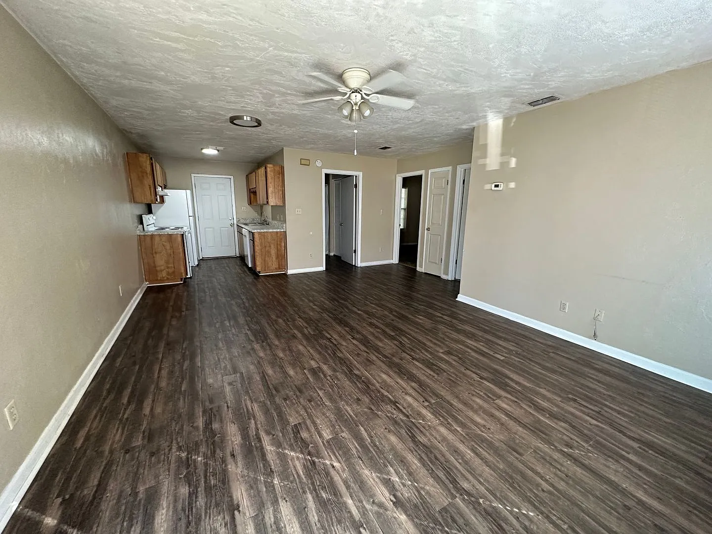 Upstairs unit in Pointe East avail NOW! — Photo 2