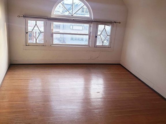 5th image of 207 Lancaster Ave #3