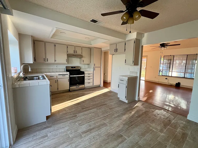 6024 Billabong Ct — Photo 2