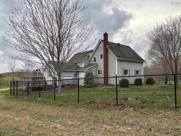 700 Farmington Rd, Lunenburg, NS B0R 1A0