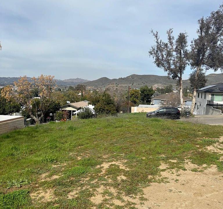 1st image of 0 Craham Ave E