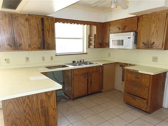 3rd image of 3058 Valwood Pkwy