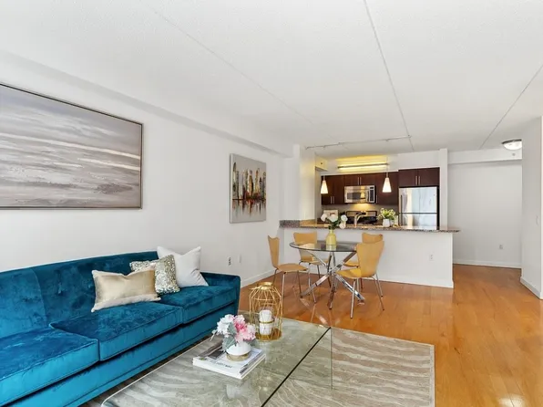 555 West 23rd Street image 1 of 13